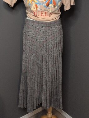 POL Gray Plaid Maxi Skirt with Red Windowpane Size M
